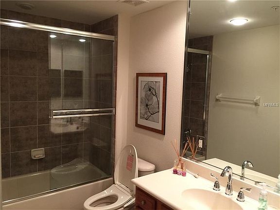 5th image of 8761 The Esplanade Unit 20
