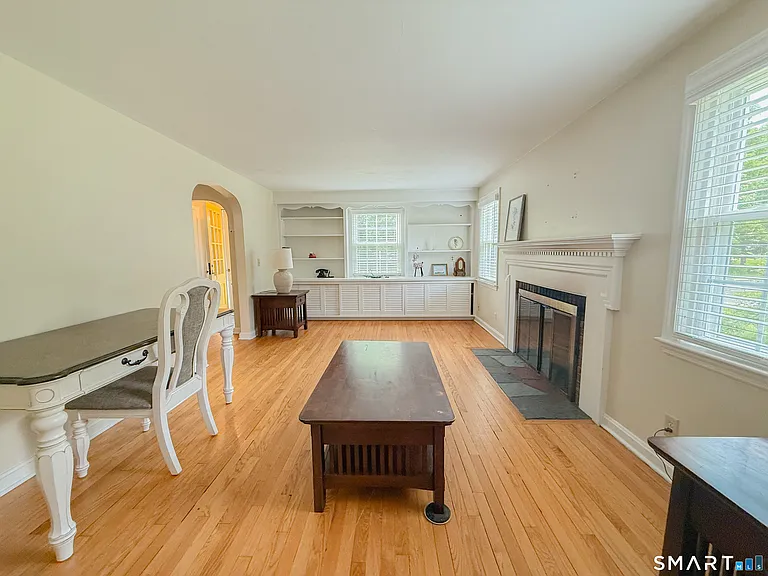 1657 Farmington Ave — Photo 12