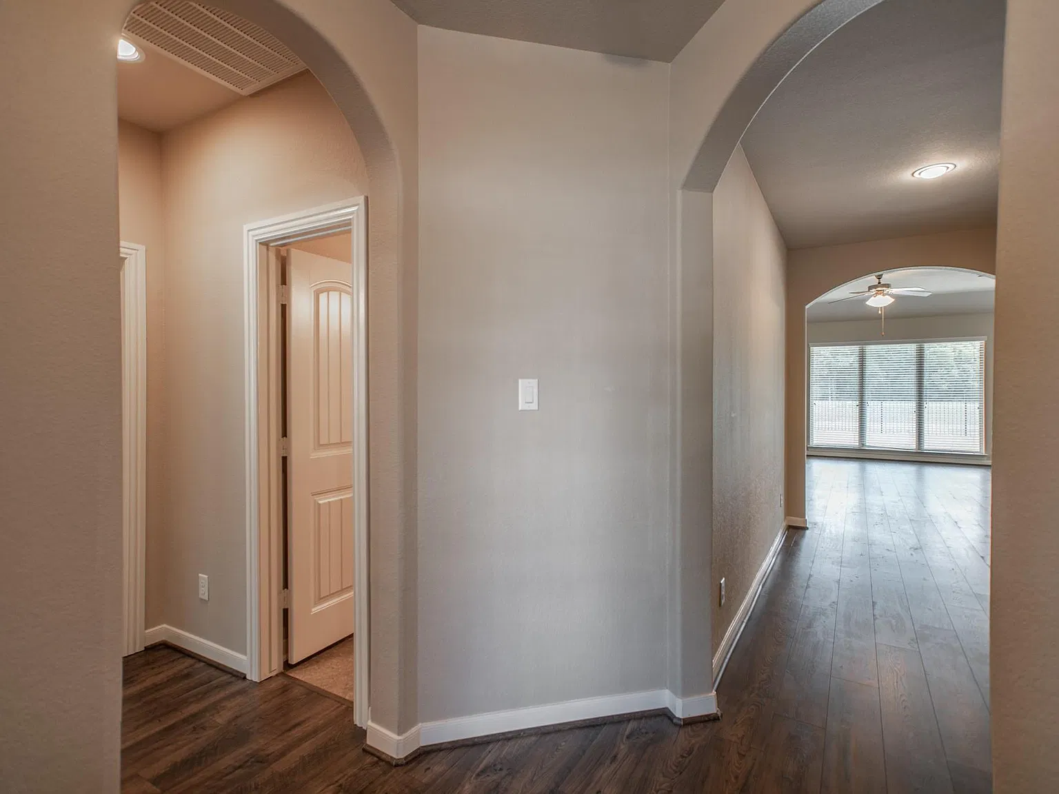 4 bed, 2.0 bath, 2443 sqft, $3,200 — Photo 4