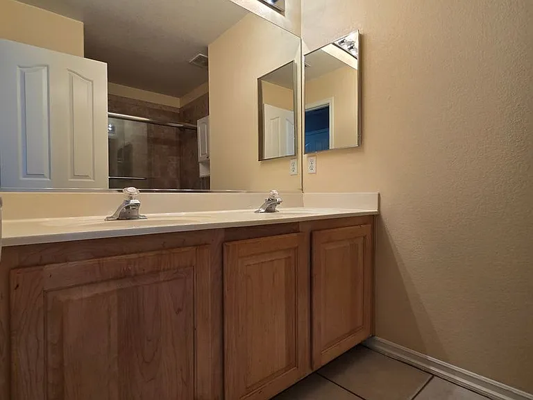 8244 W Gilmore Ave — Photo 40