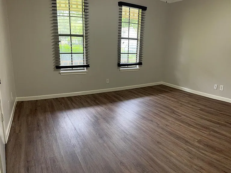 109 Mistletoe St — Photo 4