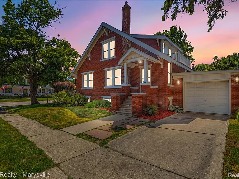 504 Clinton Ave — Photo 1