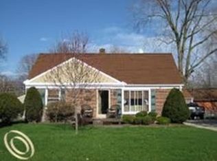 1893 Beverly Ave, Sylvan Lake, MI 48320