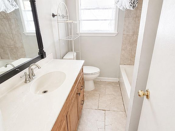 5th image of 54 Sinclair St