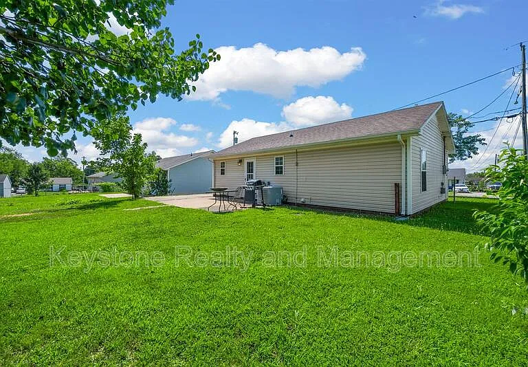 405 Eddy St — Photo 14
