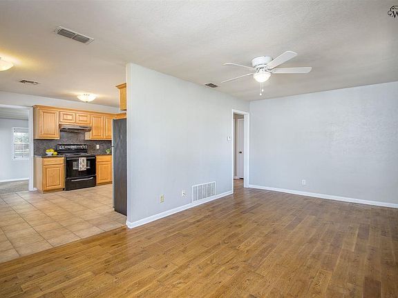 4th image of 2920 Featherston Ave