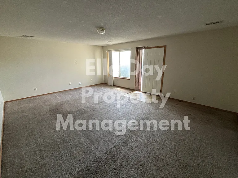 2520 E Conquest St — Photo 2