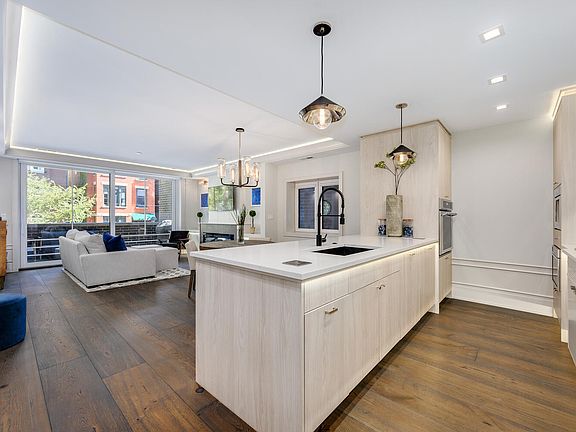3rd image of 1540 N North Park Ave #2S