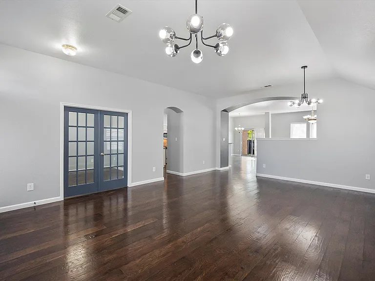 2204 Windcastle Dr — Photo 8