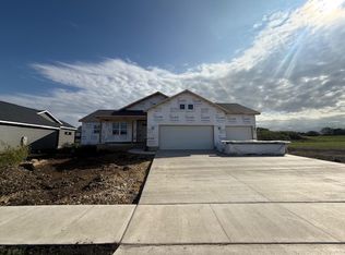 2736 Amber Valley Rd, Cedar Falls, IA 50613