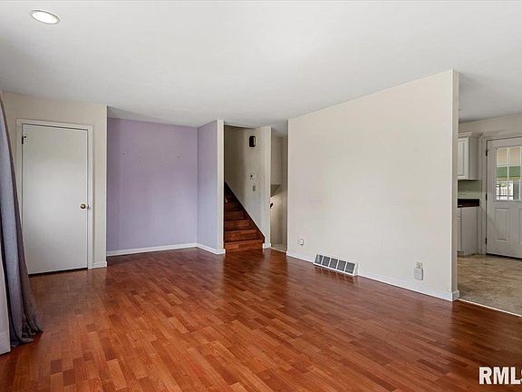 4th image of 601 S Grand Ave
