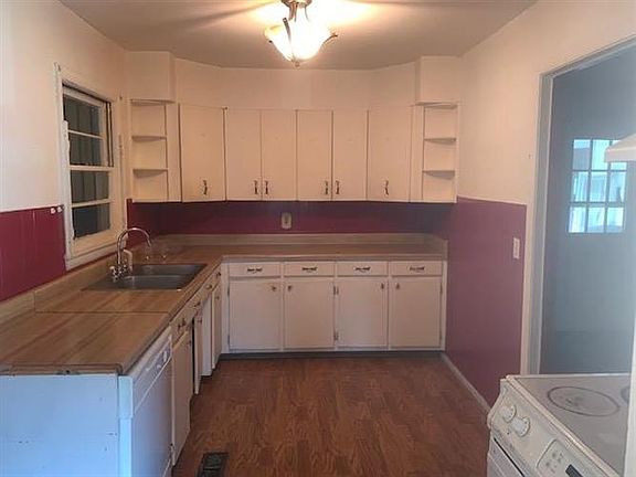 3rd image of 303 W Adams St