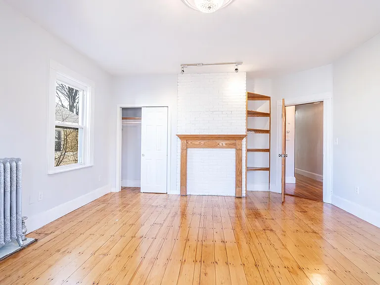 86 Brook St #3 — Photo 10