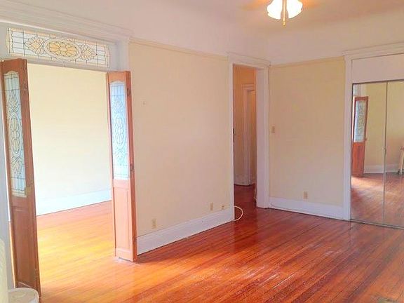 2nd image of 324 W Dickens Ave