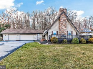 45 El Greco St, Hanover, PA 17331