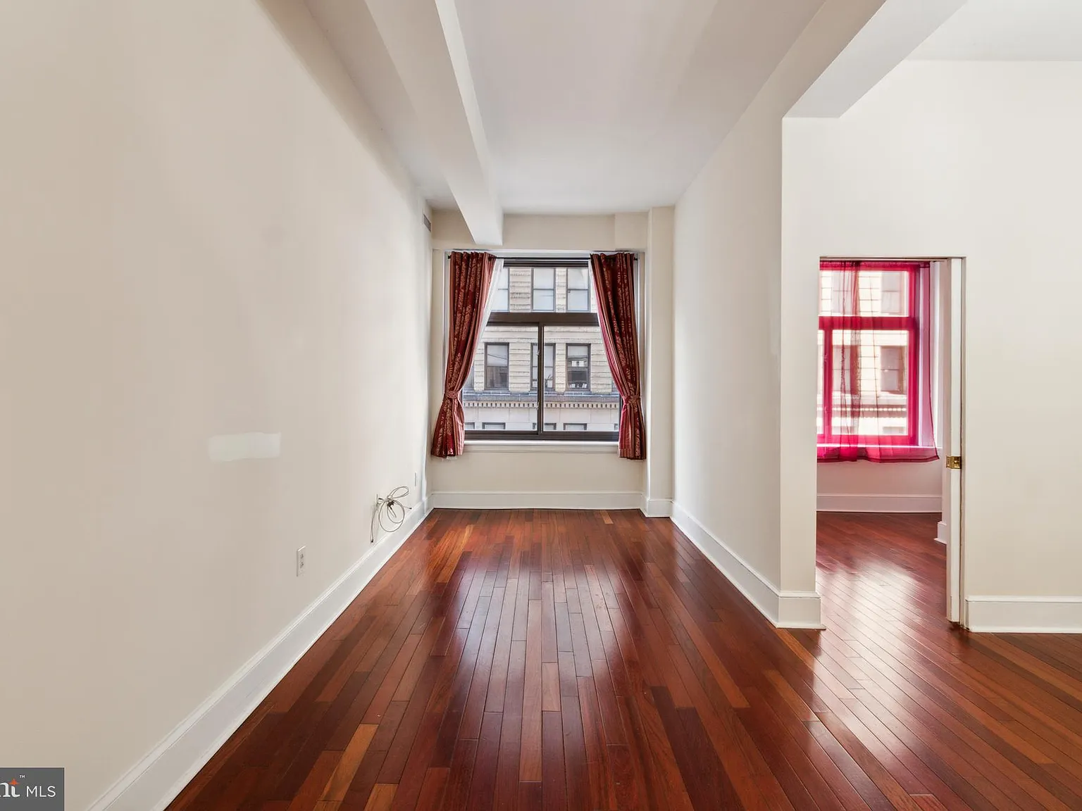 1 bed, 1014 sqft, $2,100 — Photo 2