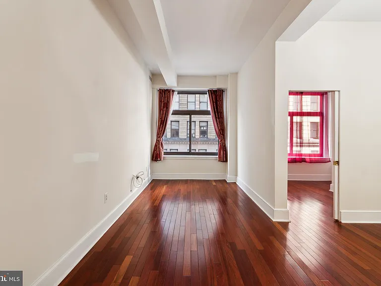 1500 Chestnut St #-4H — Photo 2