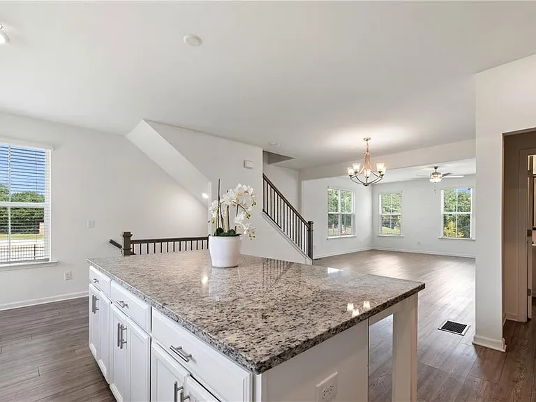 307 Danville Ave — Photo 9