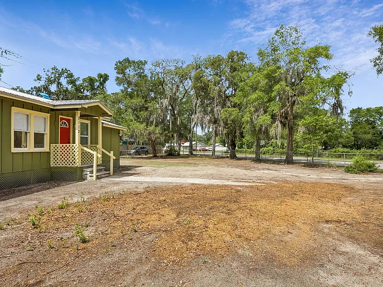 2113 Silver Lake Dr — Photo 3