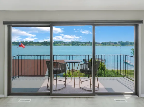 1715 River Rd APT 75, Saint Clair, MI 48079