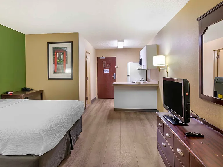 Studio Suite - 1 Queen Bed