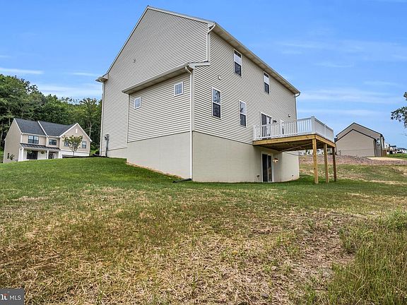 2nd image of 221 Rockville Blvd