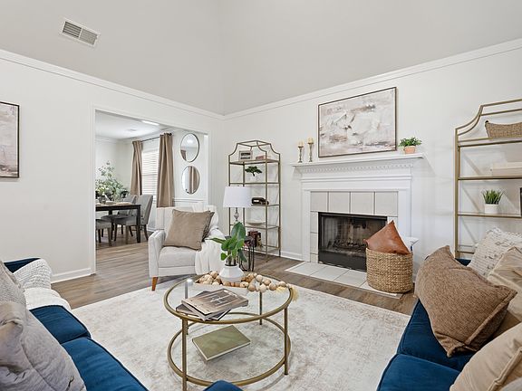 4th image of 199 Stonecliff Cir