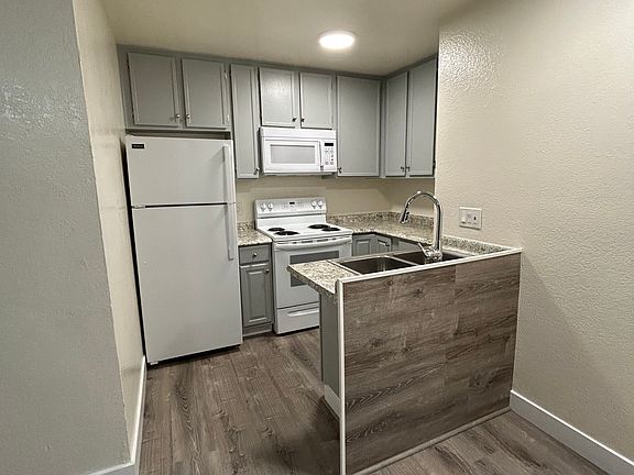 5th image of 4060 Marlborough Ave APT 4
