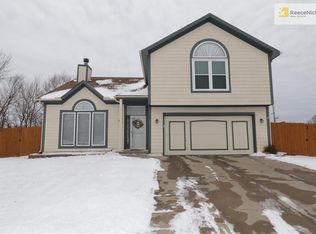 1204 SE Windstar Cir, Lees Summit, MO 64081