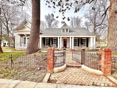 240 W Chulahoma Ave, Holly Springs, MS, 38635
