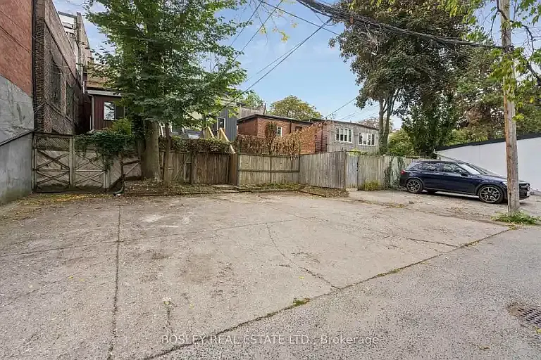 297 Sumach St — Photo 1