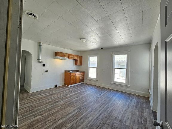 5th image of 1335 W 3rd St