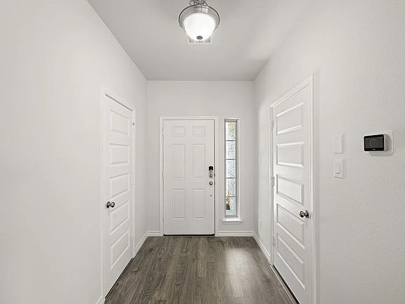 5th image of 402 Saddle Ct #402
