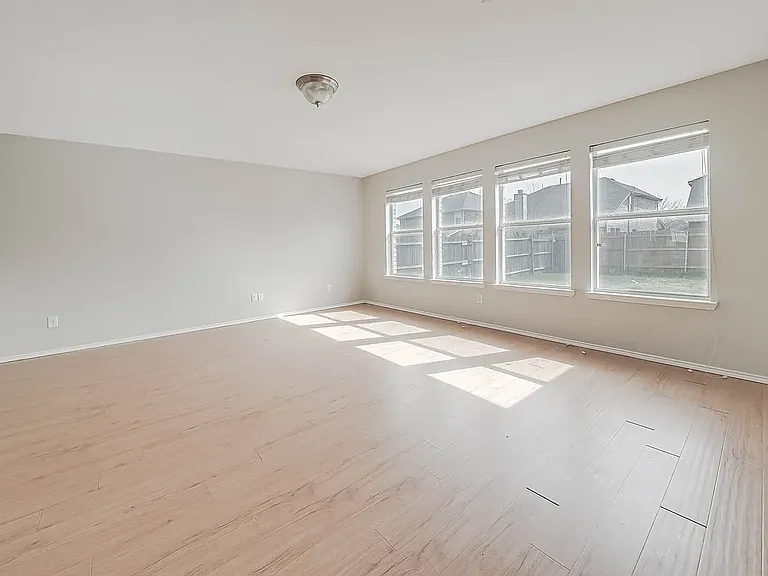 329 Highland Glen Dr — Photo 7