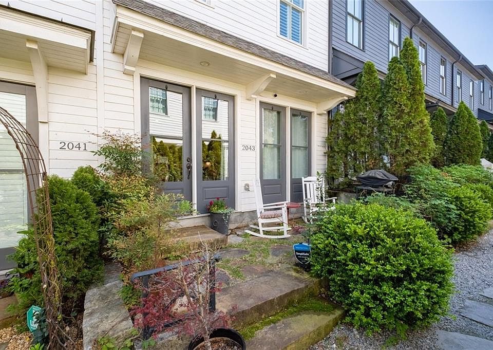 1st image of 2043 Telfair Cir NE