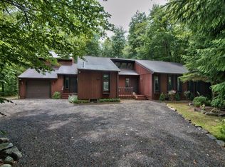 106 Spruce Rd, Pocono Pines, PA 18350
