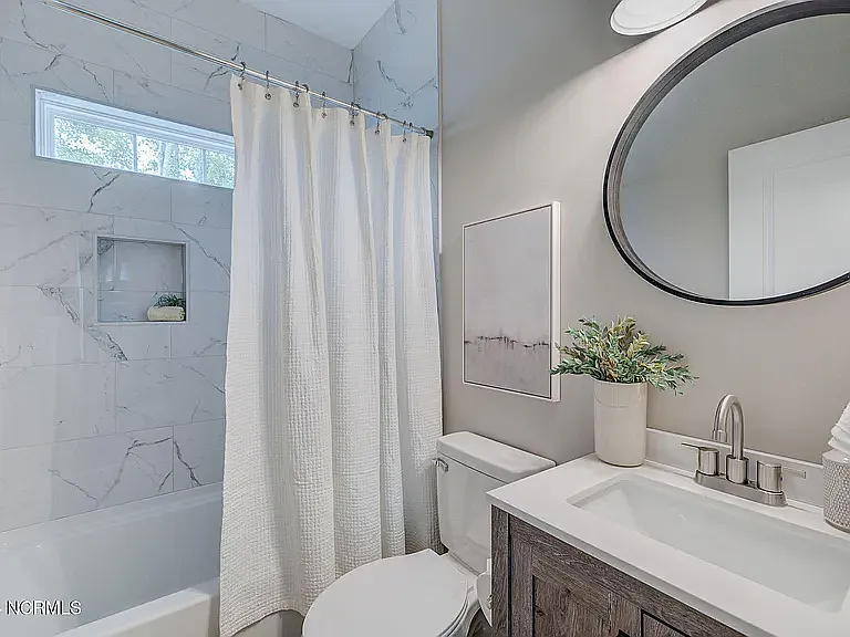115 Jordan Ln — Photo 5