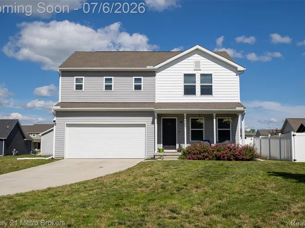 2207 Legacy Dr, Burton, MI 48519