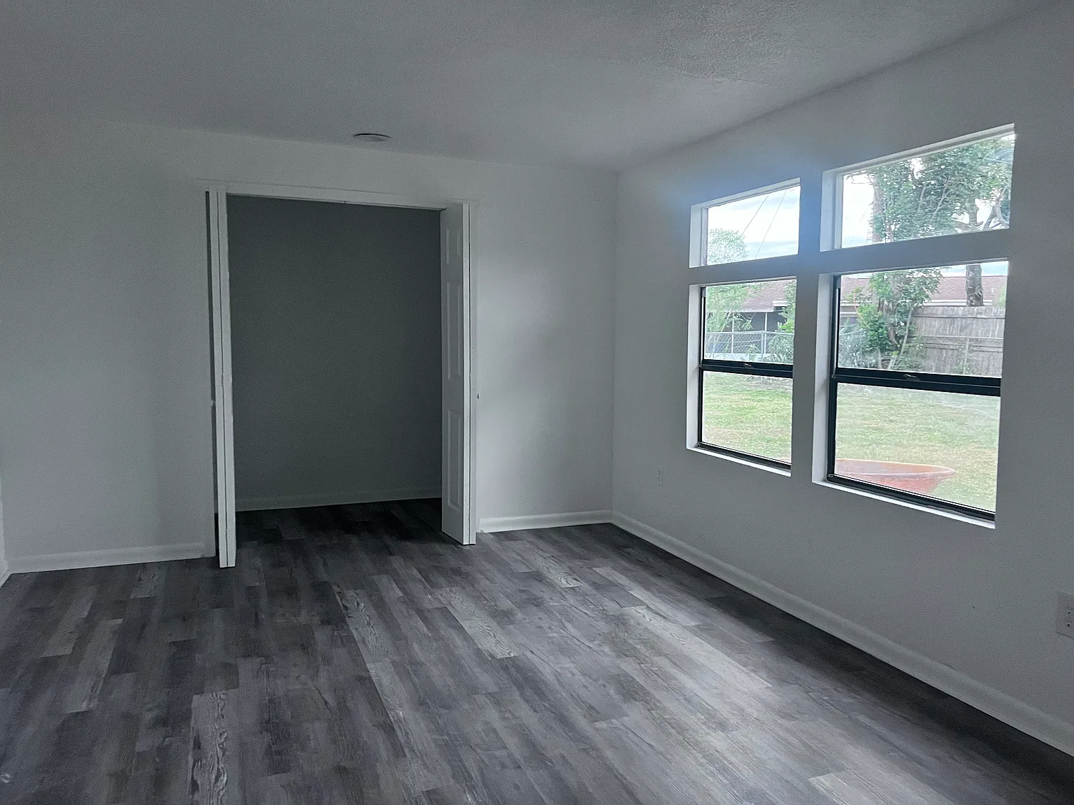 Studio, 900 sqft, $900 — Photo 3