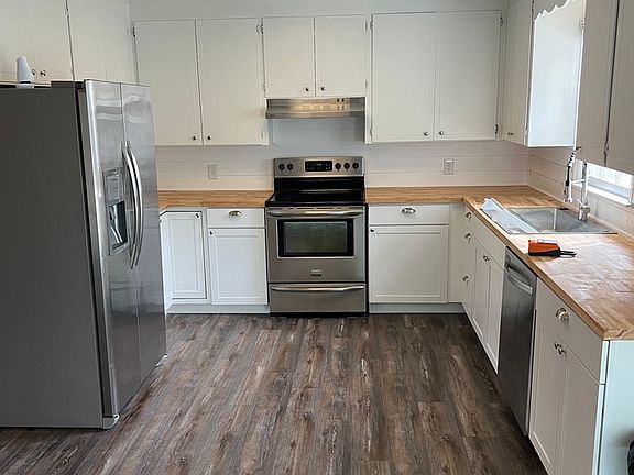 3rd image of 215 Price St
