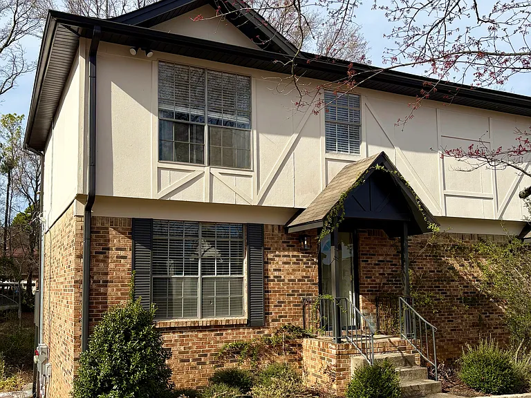 2505 Hawksbury Ln — Photo 3