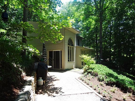 4th image of 1165 Barnhill Ln