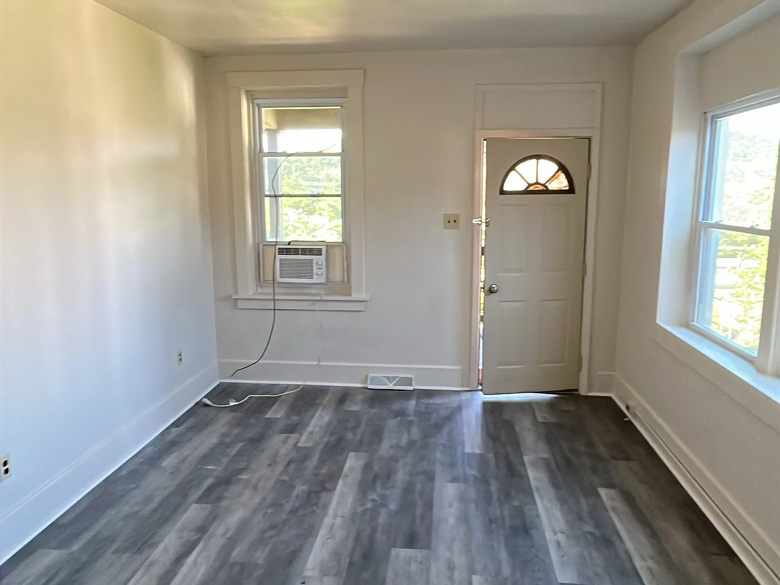 2 bed, 1000 sqft, $1,100 — Photo 2