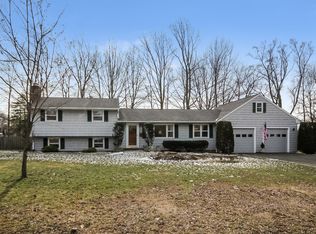 52 Springwood Dr, Trumbull, CT 06611