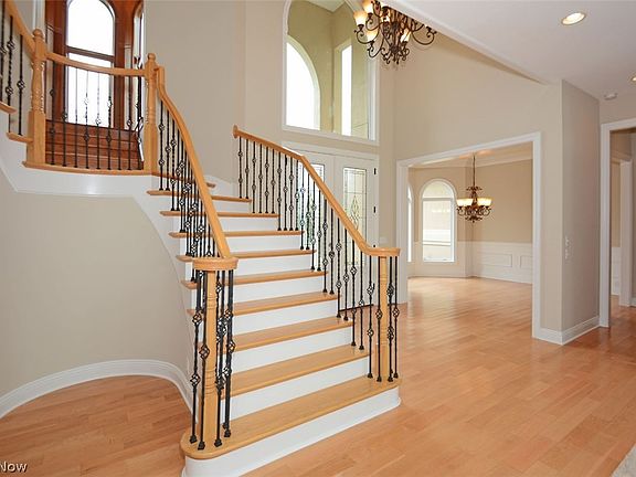 3rd image of 7498 Prairie Dune Ct