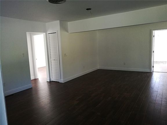 3rd image of 920 Lantana Ave