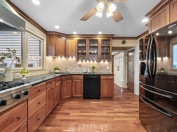 4th image of 43 Wakefield St