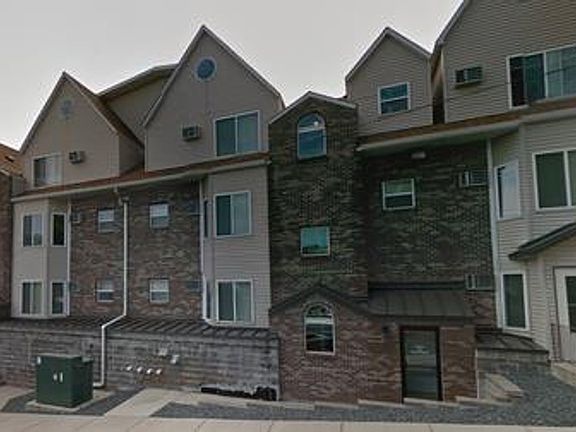 2nd image of 730 E 2nd St #303
