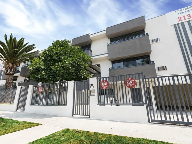 730 S Serrano Ave — Photo 6