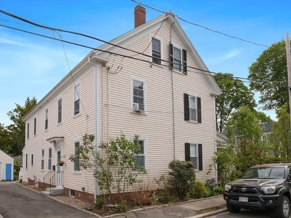 21 Collins St, Newburyport, MA 01950